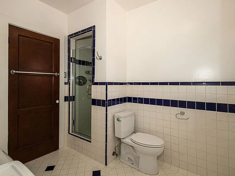 1221 S Sycamore Ave — Photo 34