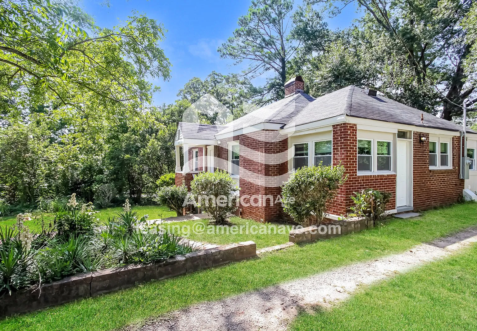 3 bed, 1.0 bath, 1136 sqft, $1,290 — Photo 2