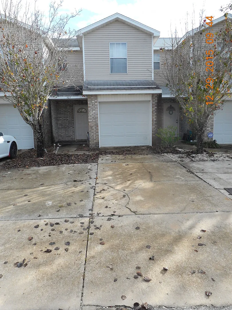 Great 2 Bedroom Townhouse in Mary Esther! — Photo 1