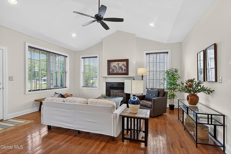 5th image of 9 Forestbrook Drive
