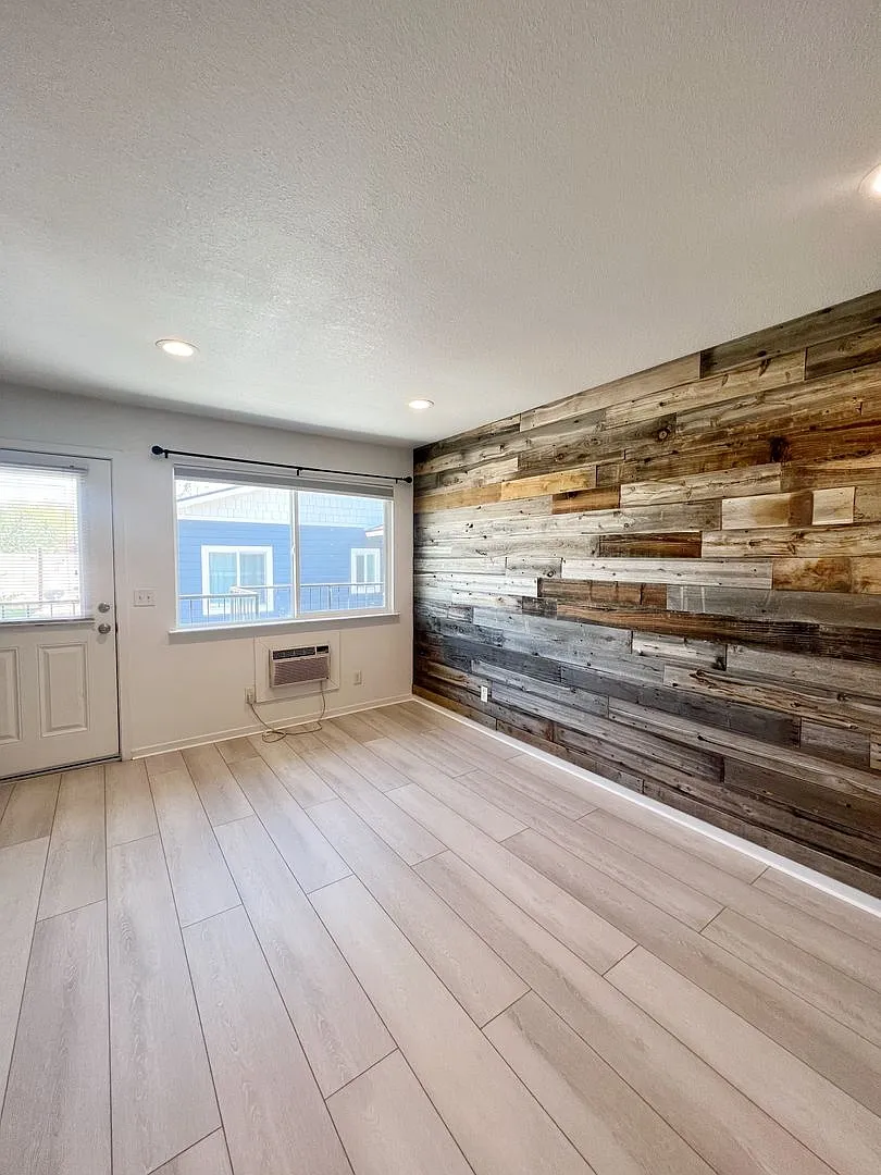 521 Sinclair St — Photo 4