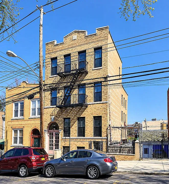 Building Photo 3