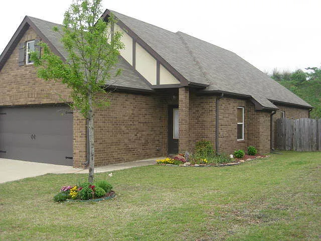 222 Oxmoor Pl