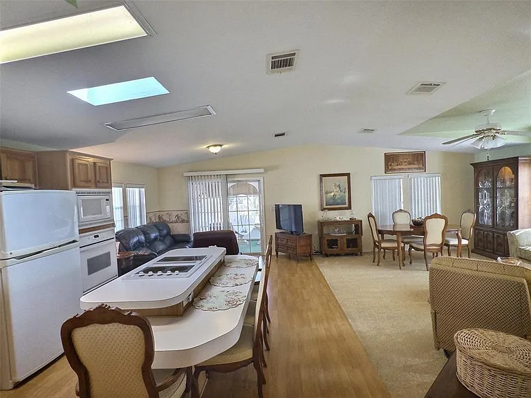 136 Pindo Palm St W — Photo 9