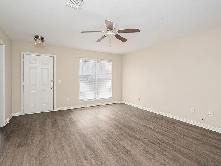 640 W Marshall Dr — Photo 7