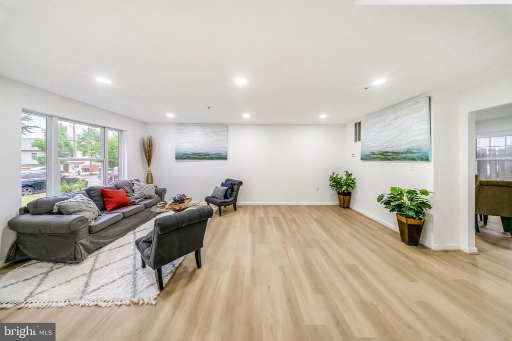 913 Varney St SE, Washington, DC - View 3