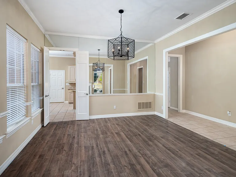 2700 Trophy Dr — Photo 4
