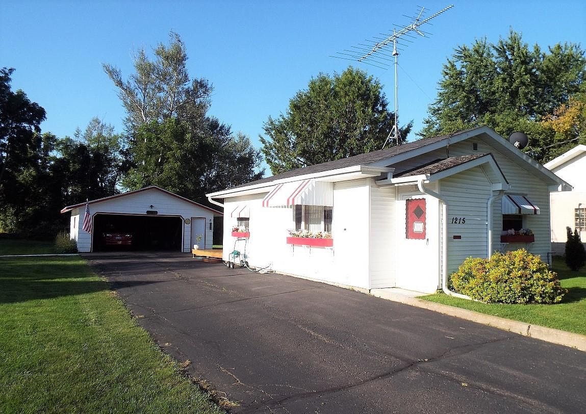 1215 10th Ave Antigo WI 54409 Zillow 1215-10th-ave-antigo-wi-54409-zillow