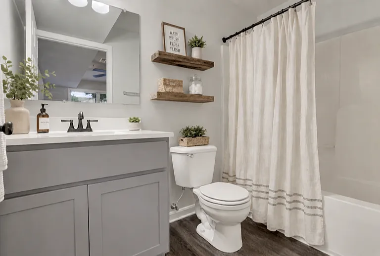 Cortland Apts. — Photo 7