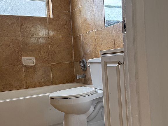 3rd image of 17080 NE 23rd Ave APT 1
