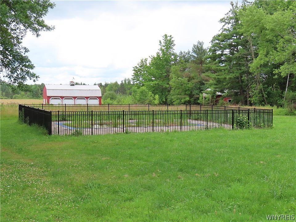 2nd image of 1357 Sturgeon Point Rd