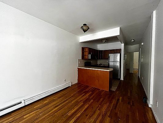 4th image of 219 Vernon Ave #2