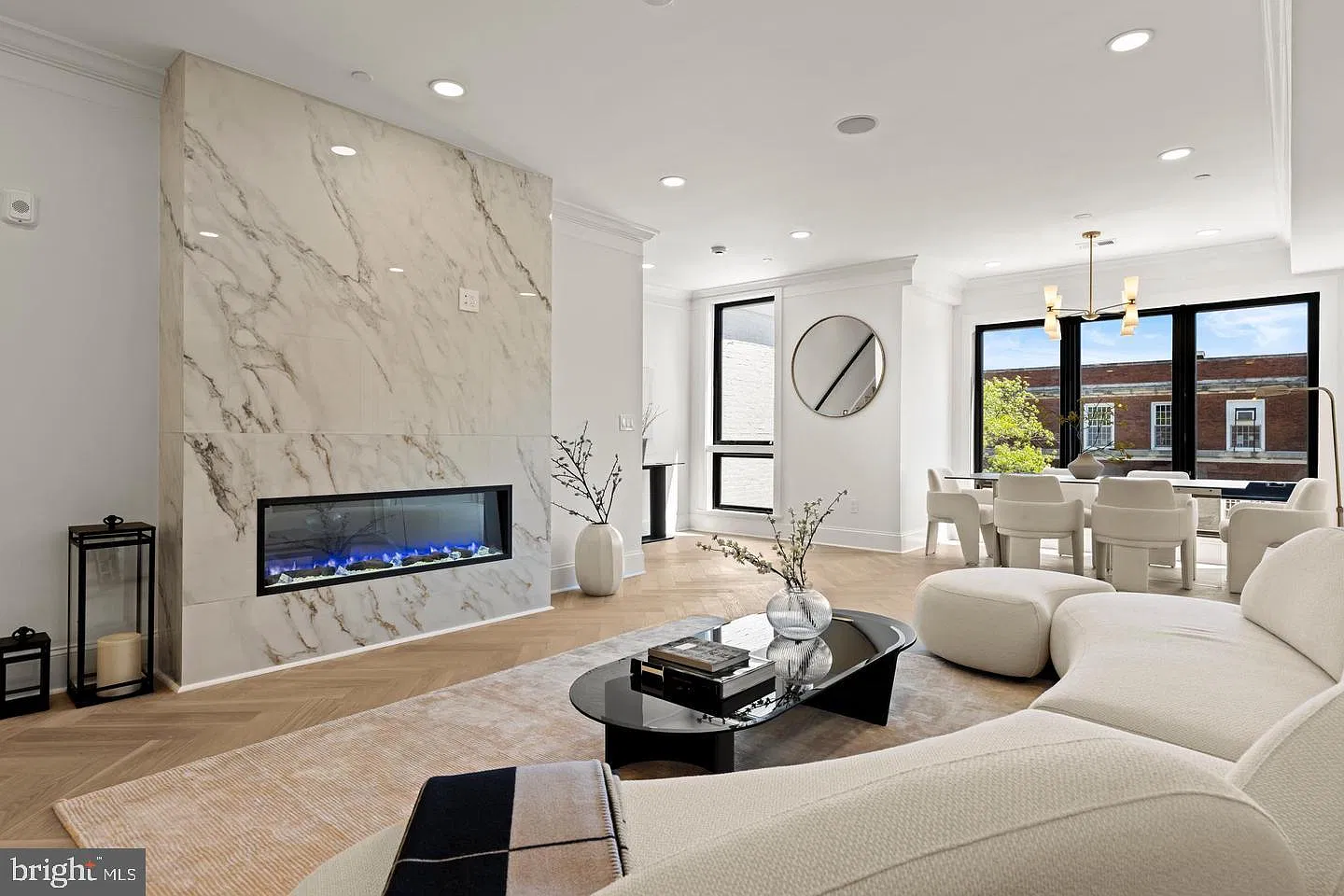 4 bed, 4.0 bath, 2960 sqft, $9,000 — Photo 1