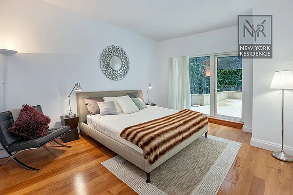 Sold by New York Residence | media 8