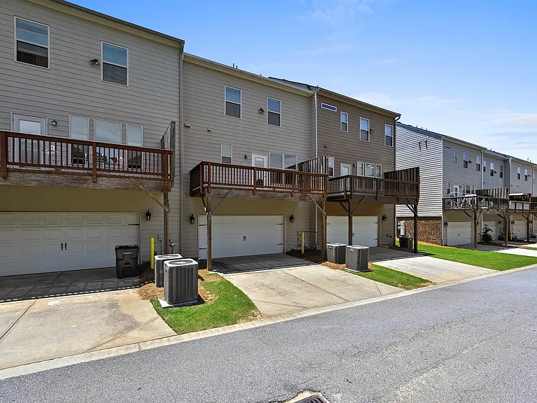 2489 Village Park Bnd — Photo 36