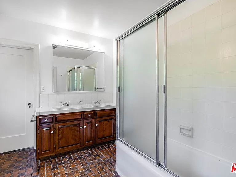 809 N Bedford Dr — Photo 35