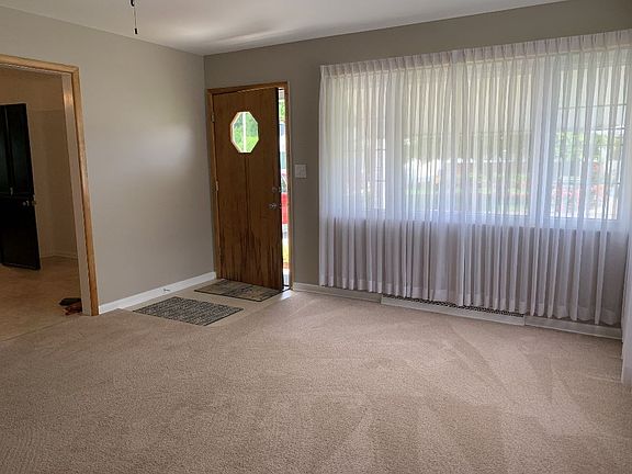 3rd image of 6016 Pullen Ct