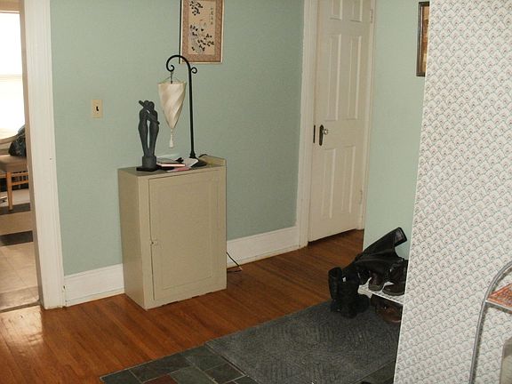 4th image of 557 Richmond Ave APT 3
