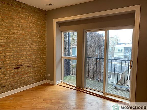 5th image of 6154 N Oakley Ave APT 2