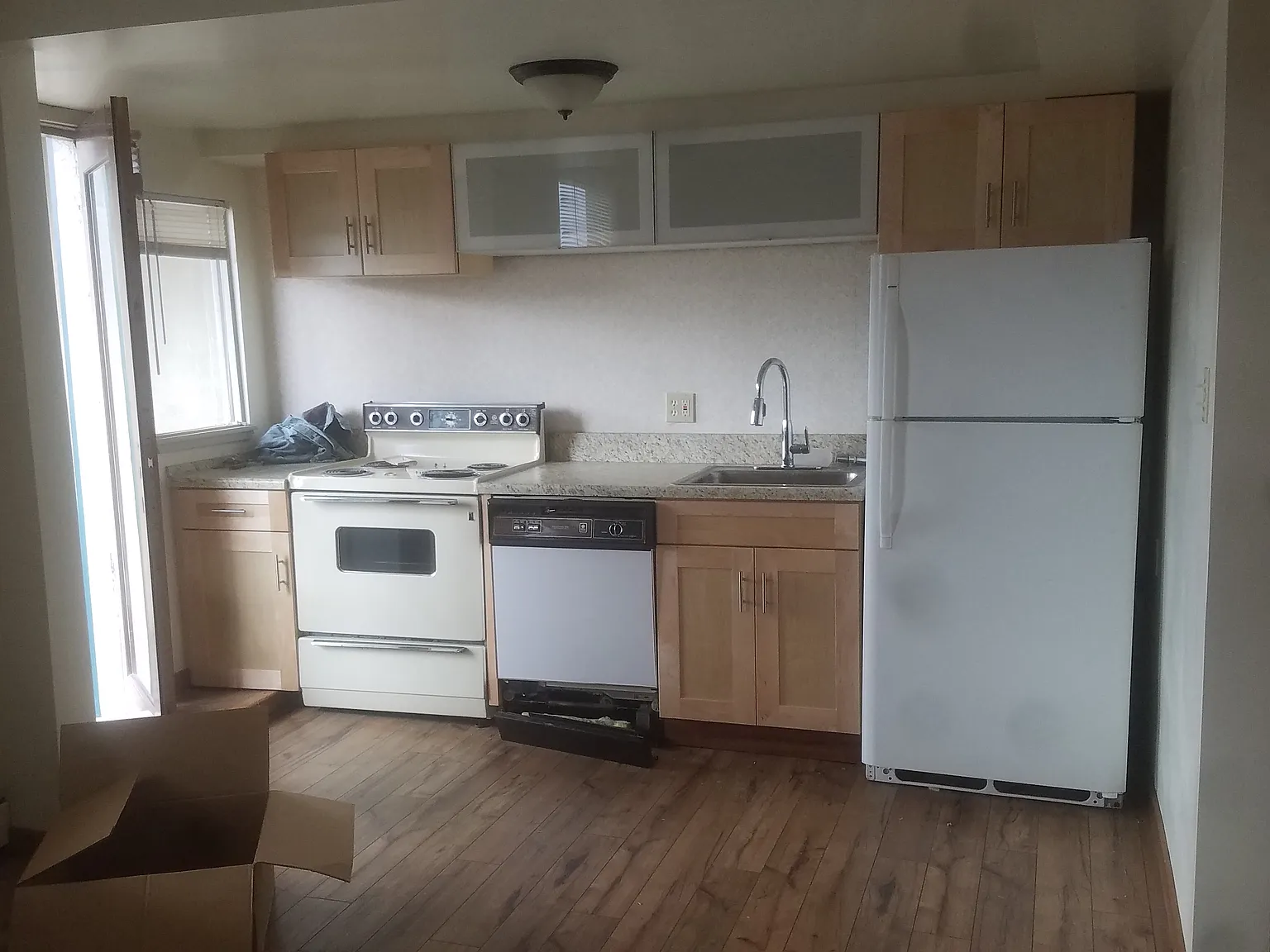 1 bed, 700 sqft, $1,300 — Photo 3