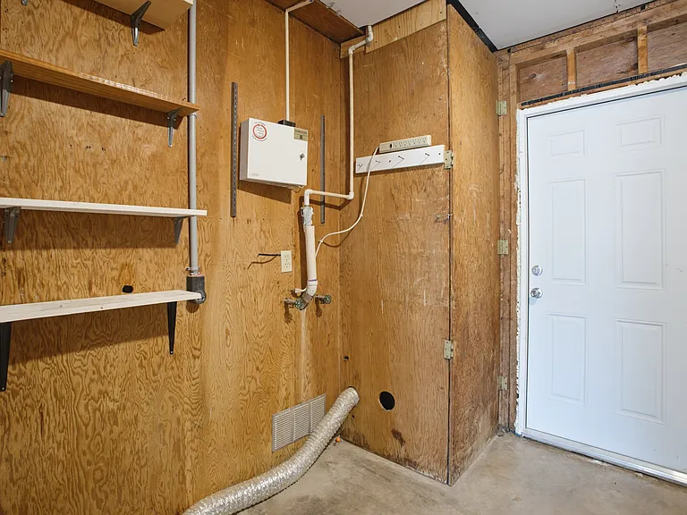 8315 Castlecreek Dr — Photo 24