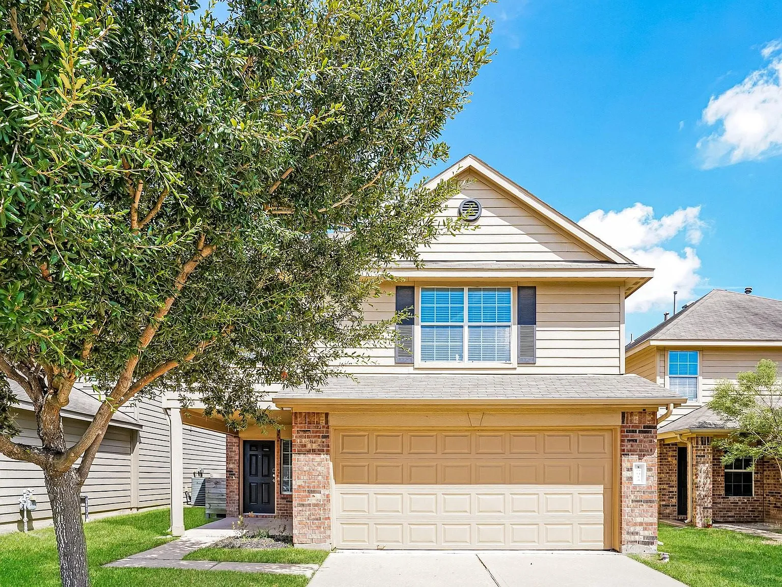 3 bed, 2.5 bath, 1777 sqft, $1,995 — Photo 1