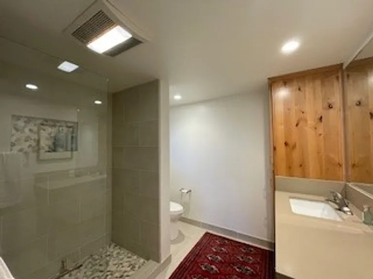 481 Hillview St — Photo 5