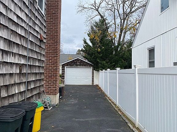 Detached garage