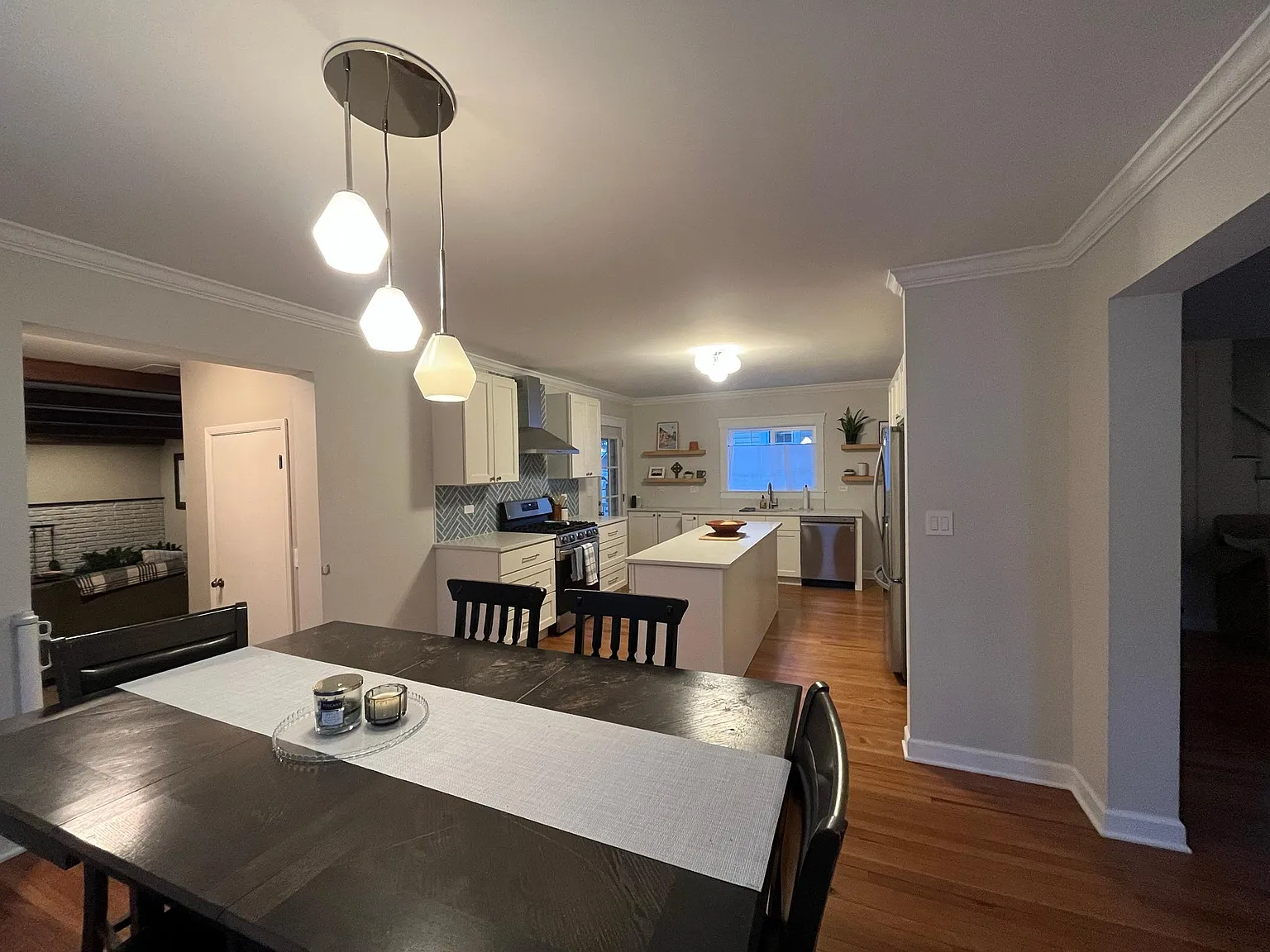 3 bed, 2201 sqft, $3,900 — Photo 2