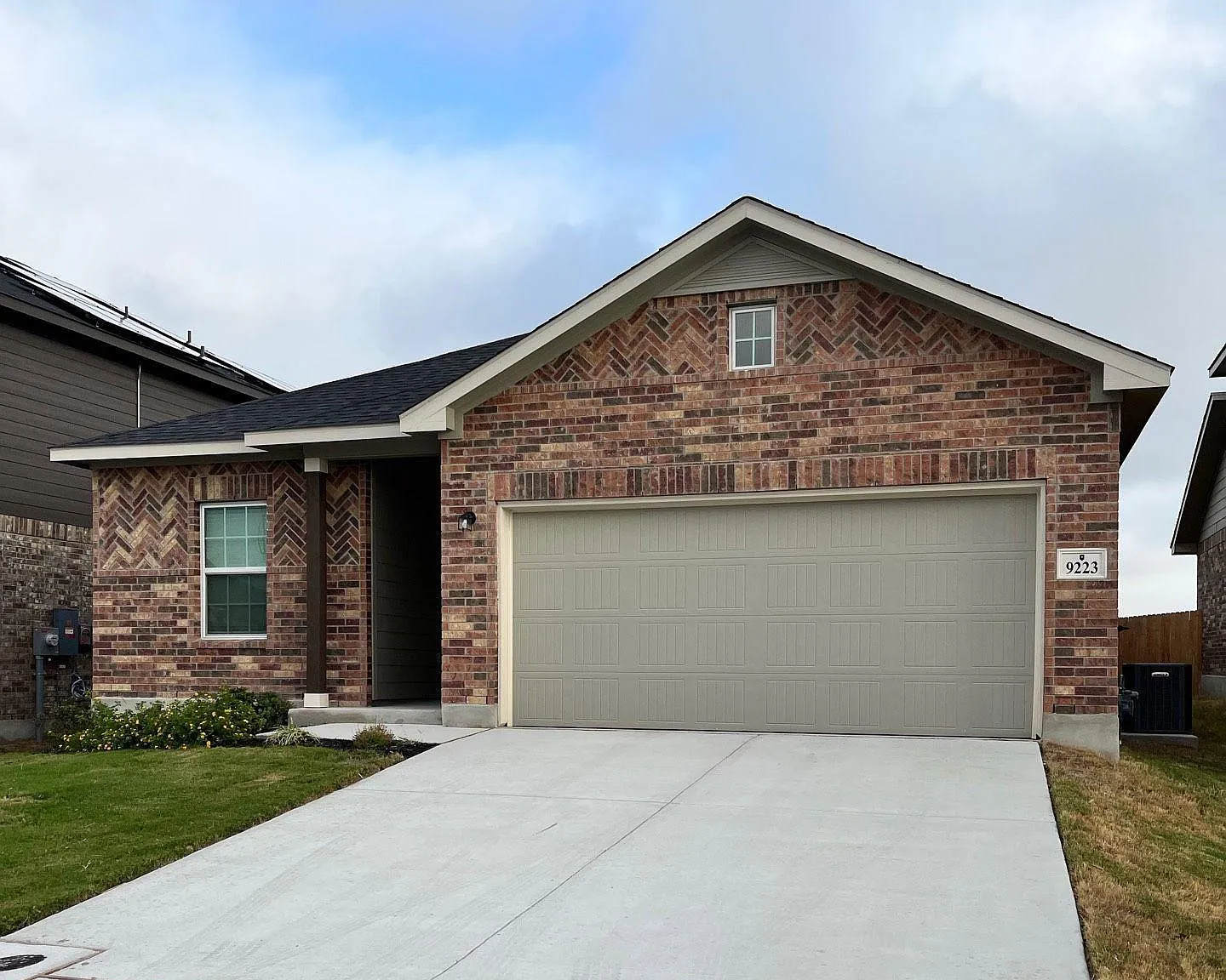 3 bed, 1908 sqft, $1,825 — Photo 1