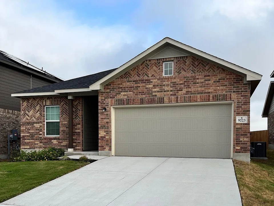 9223 Grand Western