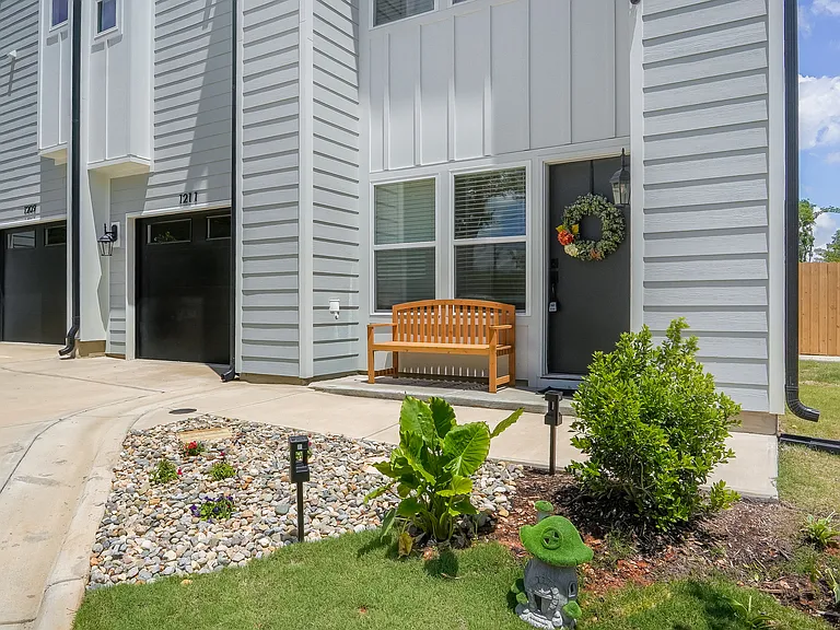 1205 Lomax Ave — Photo 42