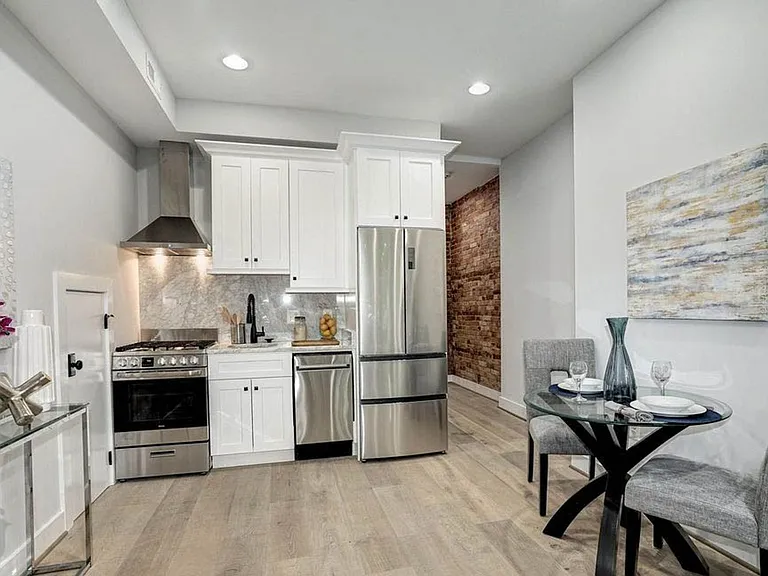 329 K St NE — Photo 16