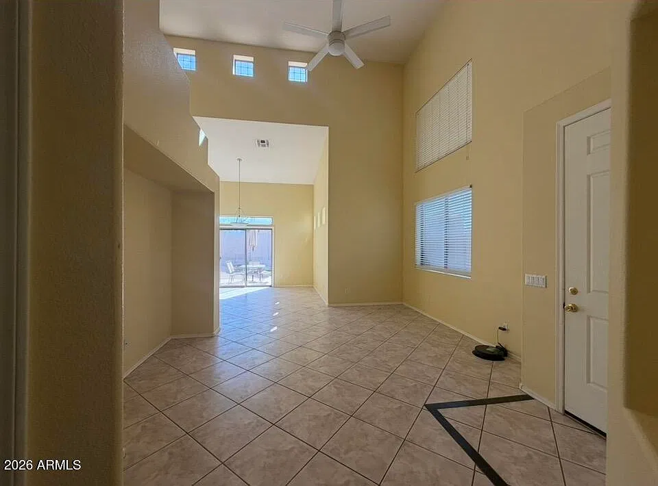 3 bed, 3.0 bath, 1566 sqft, $2,495 — Photo 2
