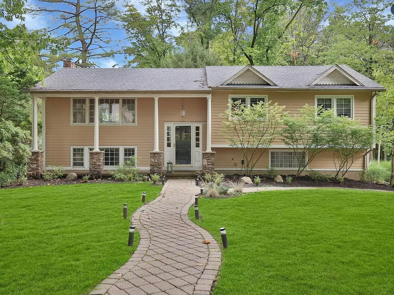 4 bed, 3.0 bath, $4,600 — Photo 2