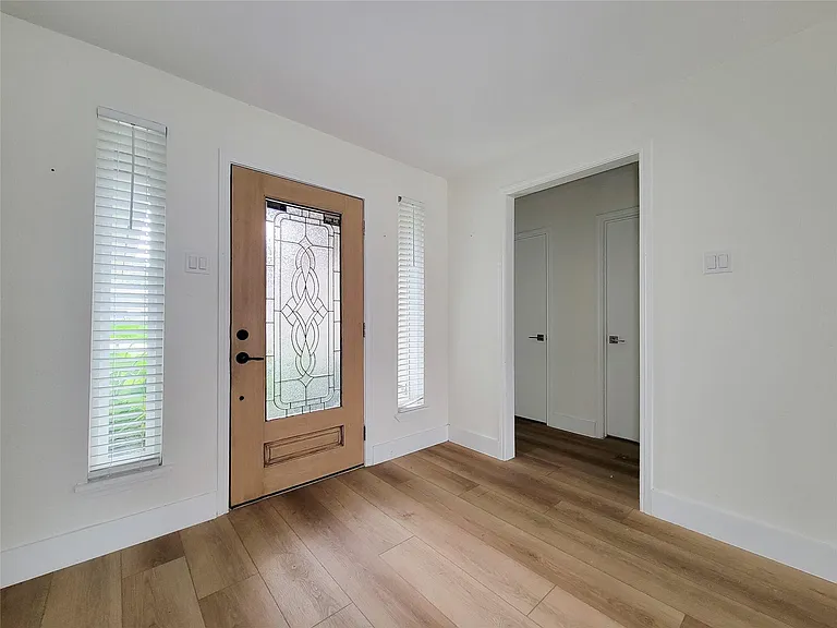 8103 Wind Forest Dr — Photo 31