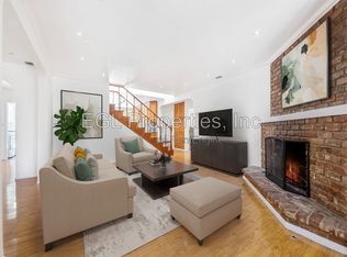 22018 Dumetz Rd, Woodland Hills, CA 91364