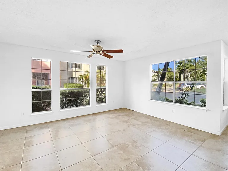 1335 Crystal Way #A — Photo 4