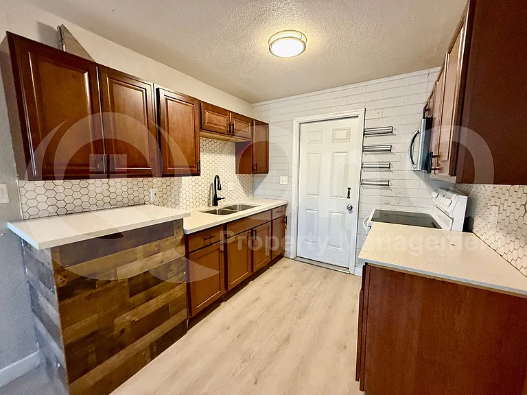 6044 N 21st Ave #2 — Photo 7