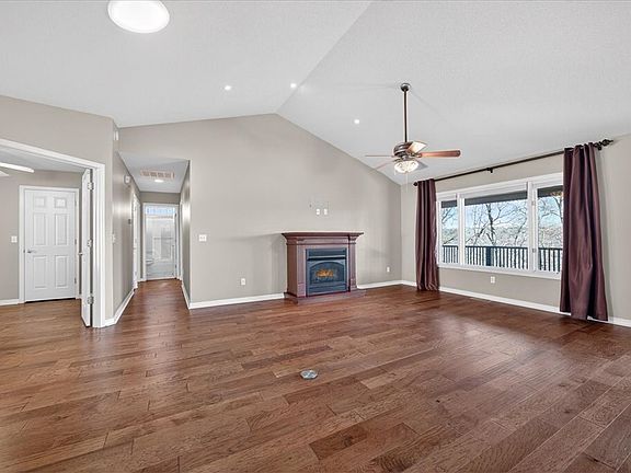3rd image of 39 Cambria Dr