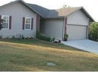155 Valley Dr, Hollister, MO 65672