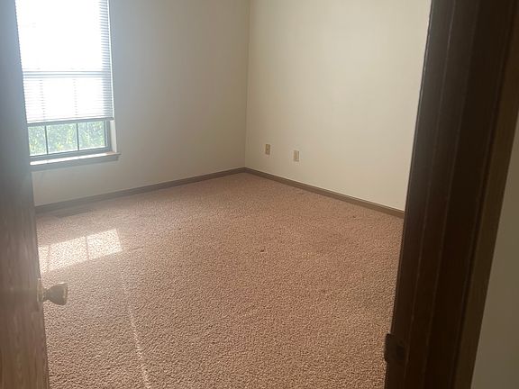 5th image of 1503 Willow Cv