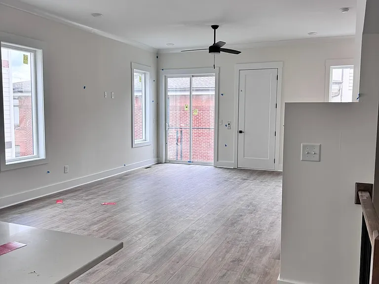 2115 Fairfax Ave — Photo 4