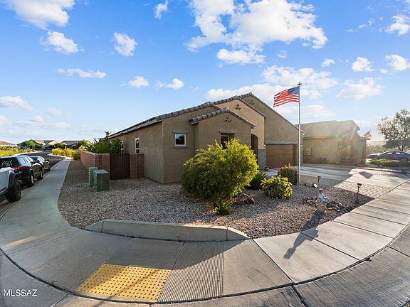 3rd image of 1274 E Stronghold Canyon Ln