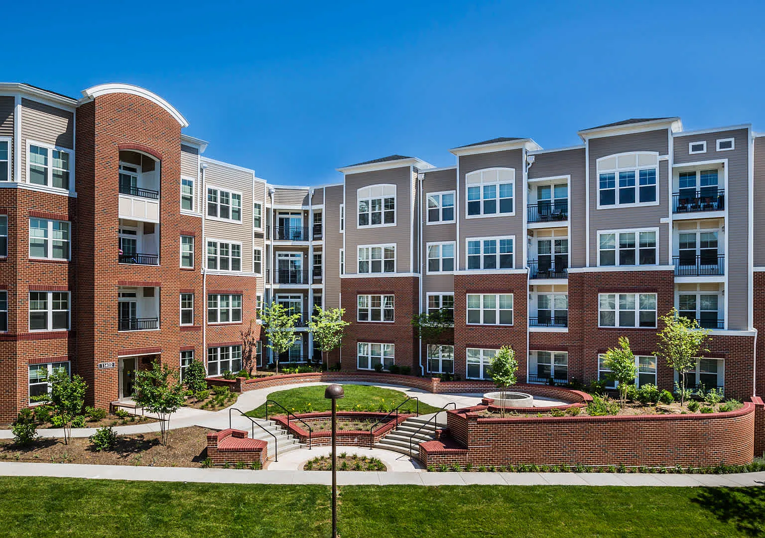 Radiant Fairfax Ridge — Photo 1