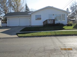711 25th Ave NW, Minot, ND 58703