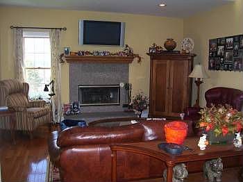3rd image of 20 Emily Ln