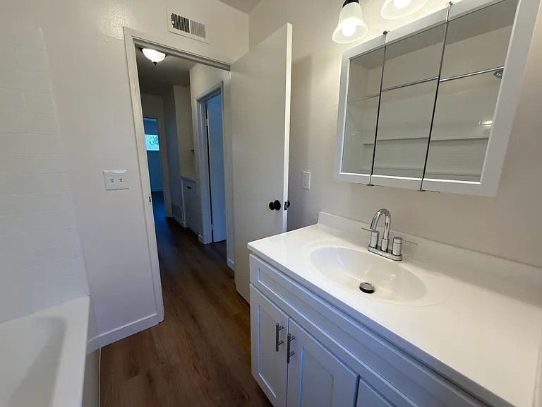 318 S Bedford Rd #318 — Photo 11