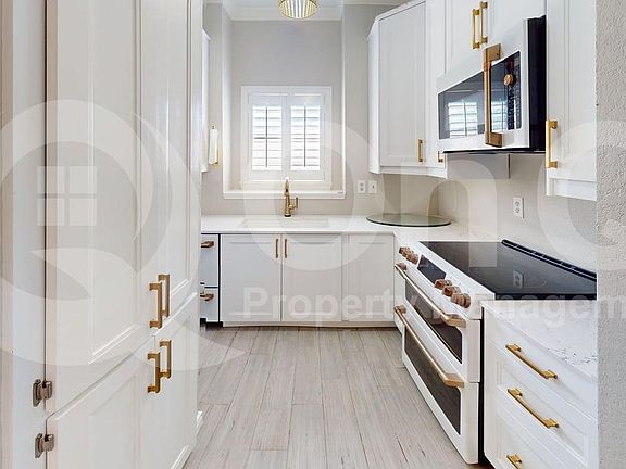 2nd image of 6000 Auburndale Ave APT C