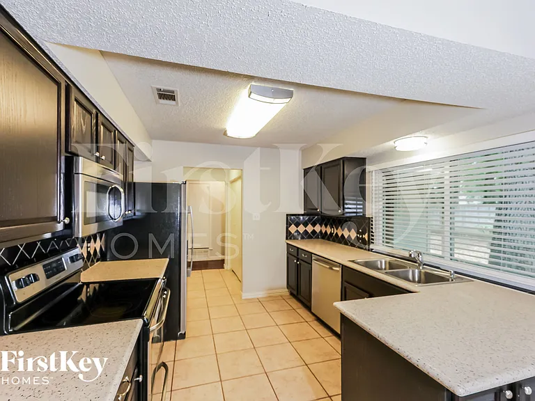 1800 Chittam Dr — Photo 5
